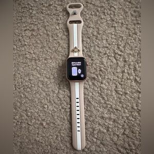Apple Watch SE (1st Generation GPS) 40mm Rose Gold